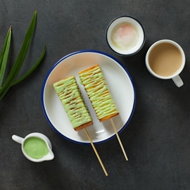 ขนมปังแท่ง ซอสสังขยาใบเตย