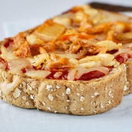 โทสต์พิซซ่าหน้ากิมจิ