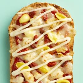 โทสต์พิซซ่าไก่โกจิเบอร์รี่ โทสต์พิซซ่าไก่โกจิเบอร์รี่