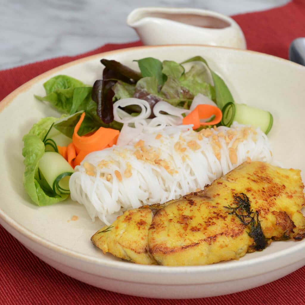 ปลาย่างขมิ้นขนมจีนเวียดนาม