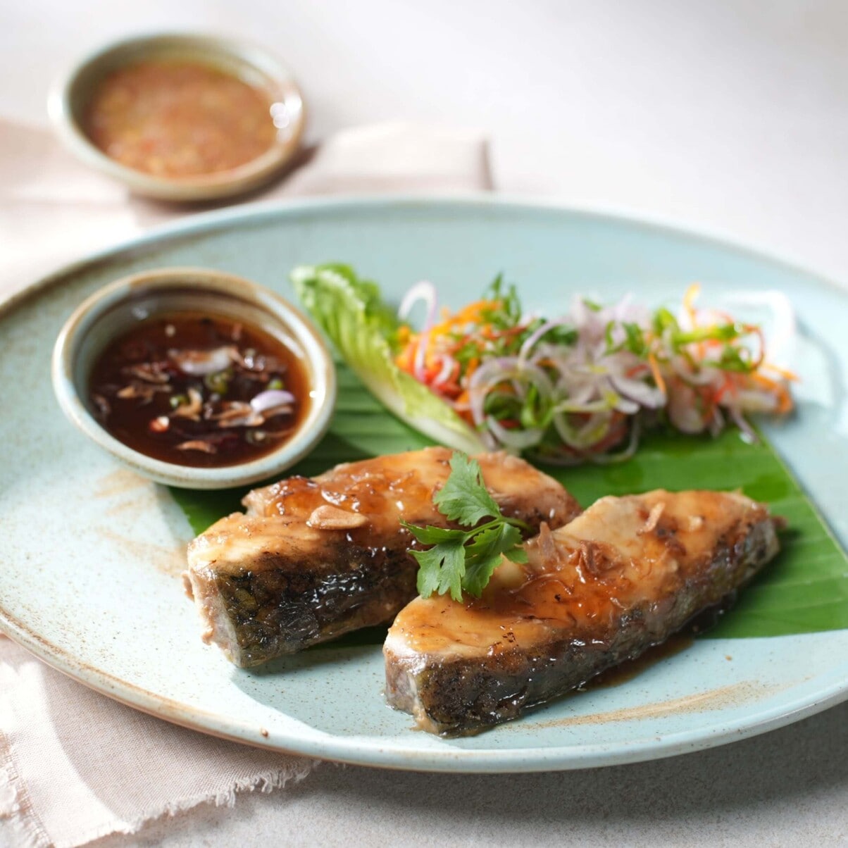 ปลาย่างสมุนไพร น้ำจิ้ม 2 ชนิด