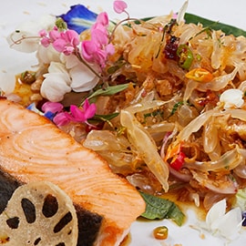 ยำส้มโอ แซลมอนย่าง