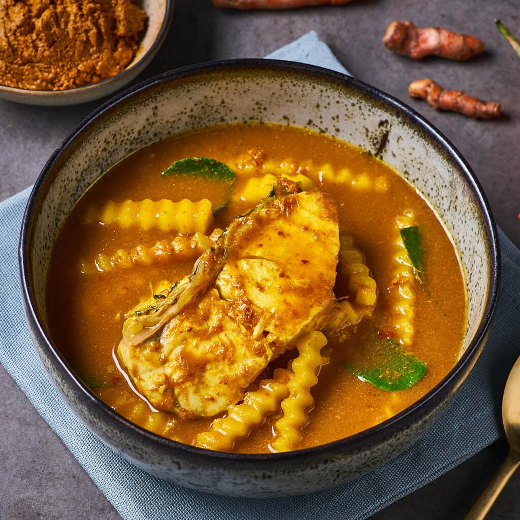 แกงเหลืองยอดมะพร้าวปลากะพง แกงเหลืองยอดมะพร้าวปลากะพง