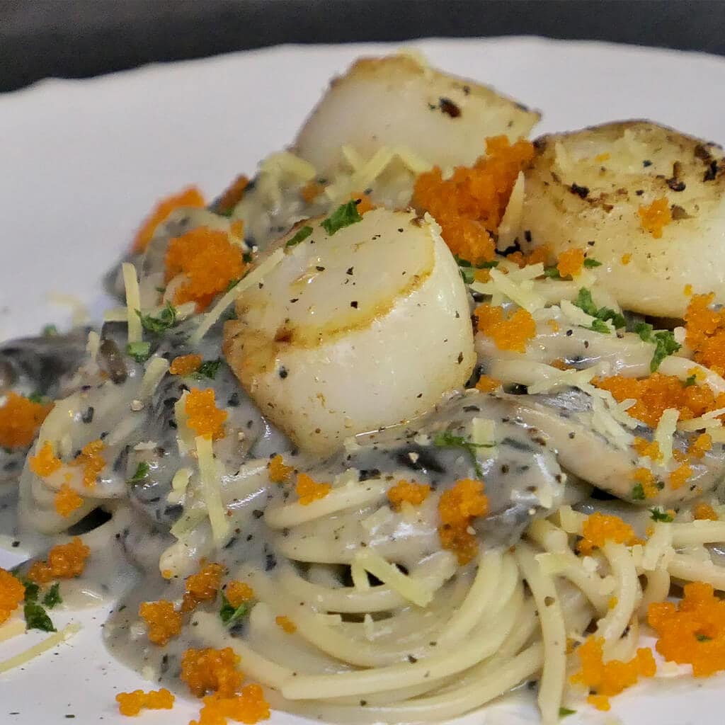 Spaghetti with Truffle Cream Sauce and Grilled Scallops Spaghetti with Truffle Cream Sauce and Grilled Scallops