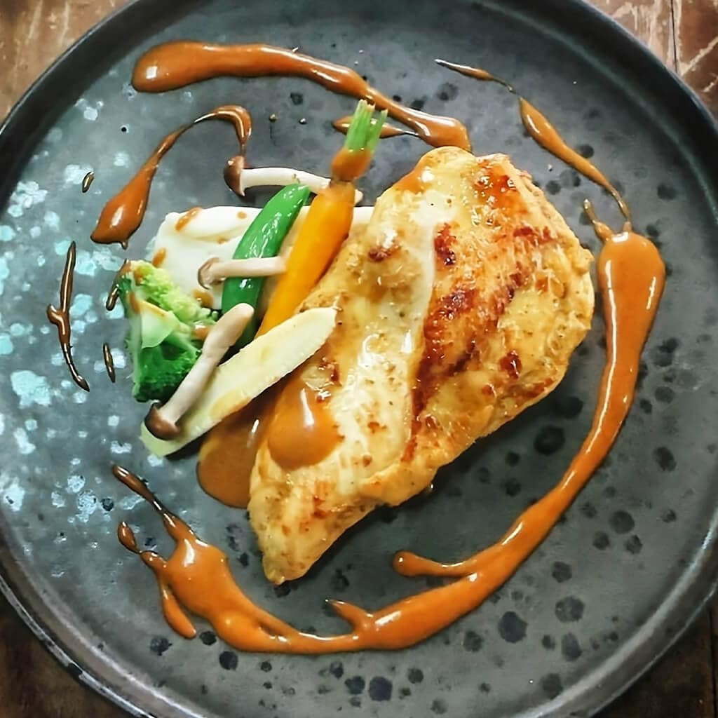 สเต็กไก่บราวน์ซอสมัสมั่น สเต็กไก่บราวน์ซอสมัสมั่น