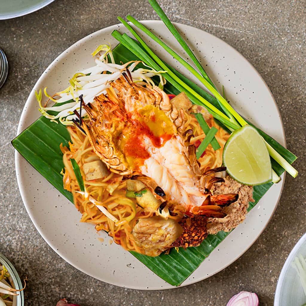 ผัดไทยเส้นมะละกอกุ้งแม่น้ำ ผัดไทยเส้นมะละกอกุ้งแม่น้ำ