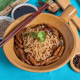 บะหมี่ขาห่านอบหม้อดิน บะหมี่ขาห่านอบหม้อดิน