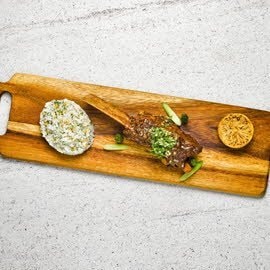 เนื้อซี่โครง เกรโมลาตา และข้าวกระเทียม