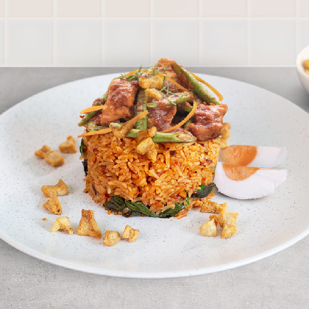 ข้าวผัดพริกขิงหมูไข่เค็มกากหมูกรอบ