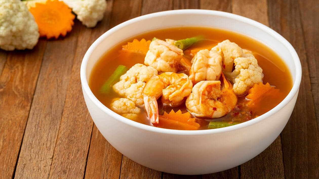 แกงส้ม: อาหารไทยอร่อยที่มีรสชาติหลากหลาย | Makara Restaurant