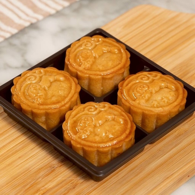 Salted Egg with Mayonnaise Mooncakes Salted Egg with Mayonnaise Mooncakes