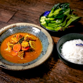 แกงส้มผักรวมซี่โครงหมู แกงส้มผักรวมซี่โครงหมู