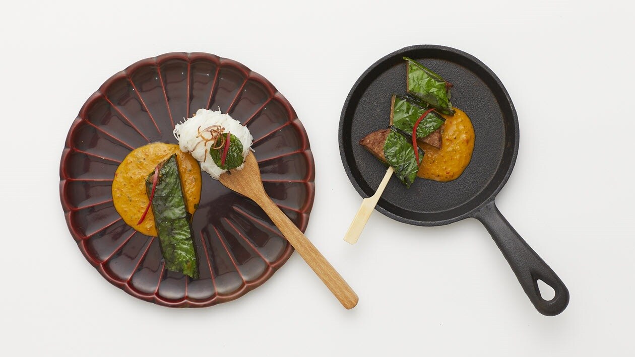 Nobeef Burger Wrapped in Betal Leaves with Rice Noodles & Hot Curry – - Recipe