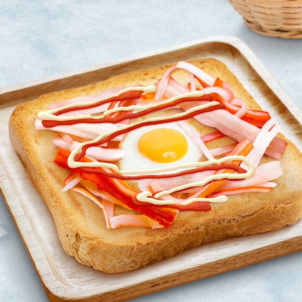 ขนมปังอบไข่นกกระทาปูอัด