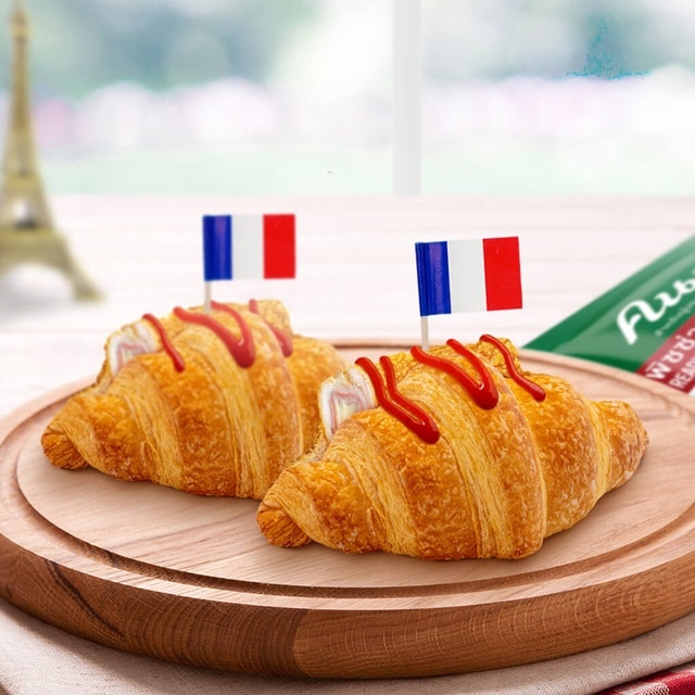 มินิครัวซองต์ไก่กอร์ดองเบลอซอสพิซซ่า