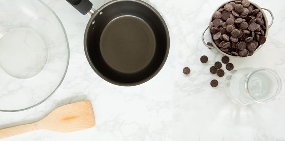 Techniques for melting chocolate for bakers