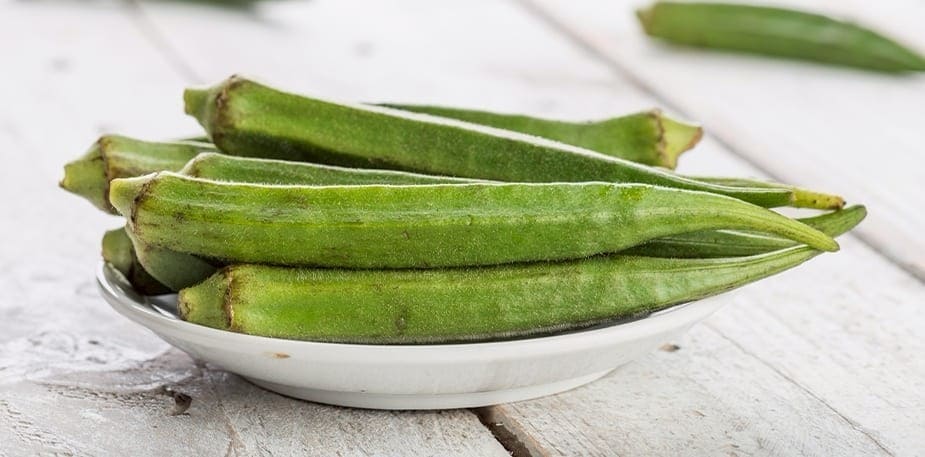 เทคนิคที่ต้องรู้ว่าทำไม “กระเจี๊ยบเขียว" ต้องล้างน้ำเกลือก่อนนำมาปรุง