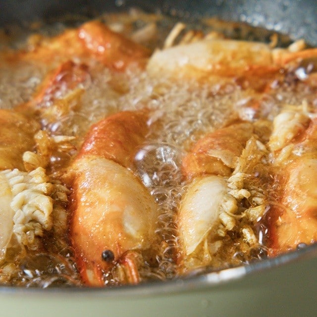 เคล็ดลับทอดกุ้งให้กรอบนอก ฉ่ำใน แบบร้านอาหาร