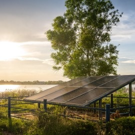 8. ใช้พลังงานสะอาด ได้แก่ พลังงานทางเลือก (alternative energy) 8. ใช้พลังงานสะอาด ได้แก่ พลังงานทางเลือก (alternative energy)